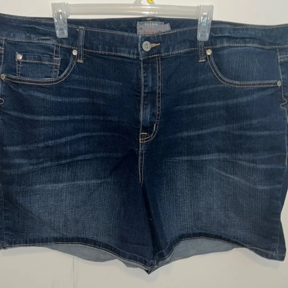 Torrid 5 inch vintage stretch‎ high rise shorts women’s size 24